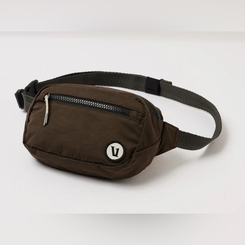 Vuori hip bag color Army